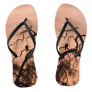 Tongs Silhouette d'oiseau gothique rose nature Automne