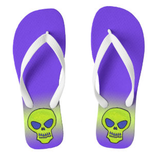 Tongs Un Alien vert éclatant Le crâne Dents pourpre