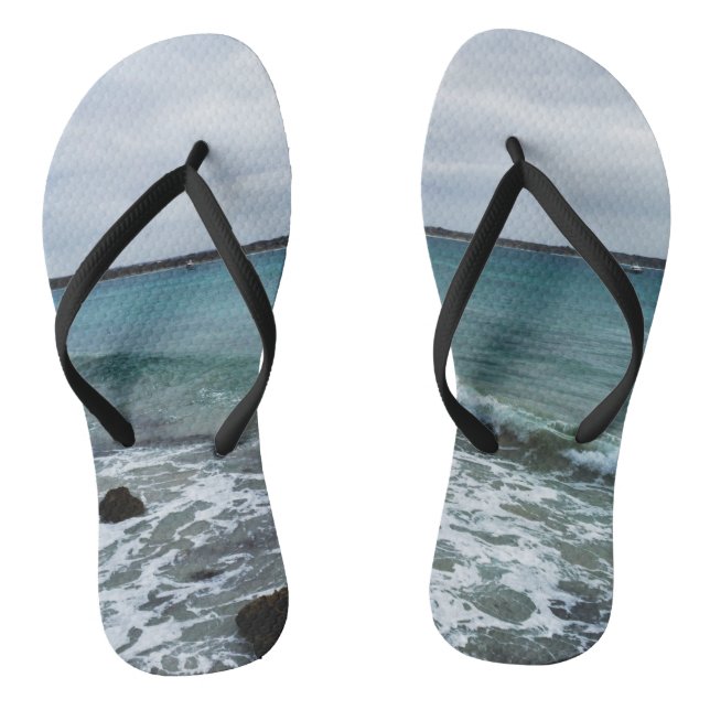 Tongs Vagues Et Bateaux De Pêche Sur L'Océan, (Semelle)
