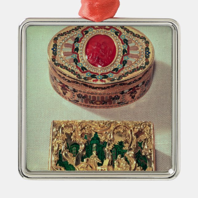 Top: Gold snuffbox inlaid with various stones Metal Ornament (Front)