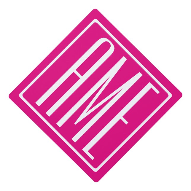 Toque De Diplômé 3 Initiales Monogramme | Blanc sur rose chaud (Devant)