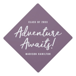 Toque De Diplômé Adventure Await Script Purple Personnalisé