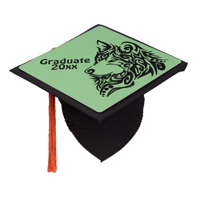 Toque De Diplômé Black on Green Tribal Wolf Année d'études supérieu (Incliné)