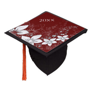 Toque De Diplômé Dainty Floral Scroll sur rouge