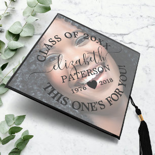 Toque De Diplômé Dans la mémoire aimante   Hommage photo