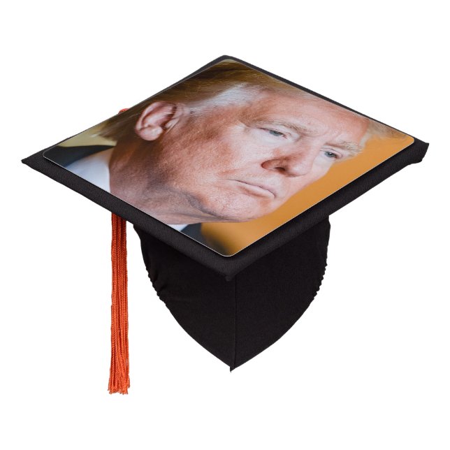 Toque De Diplômé Donald Trump Portrait (Incliné)