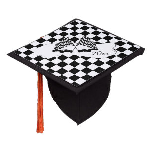 Toque De Diplômé Drapeau Checker et voitures de course