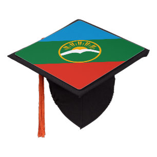 Toque De Diplômé Drapeau de Karatchaïévo-Tcherkessie