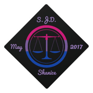 Toque De Diplômé Échelles juridiques de symbole de fierté