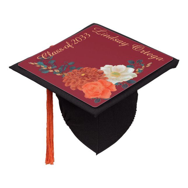 Toque De Diplômé Élégant Script Floral Personnalisé Gradué (Incliné)