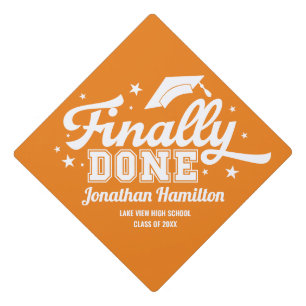 Toque De Diplômé Enfin Fait Typographie Orange Et Blanche
