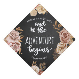 Toque De Diplômé Et Donc L'Aventure Commence À Écrire Un Script Gra