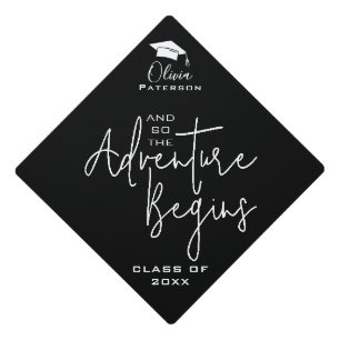 Toque De Diplômé Et Donc L'Aventure Commence   Noir moderne élégant
