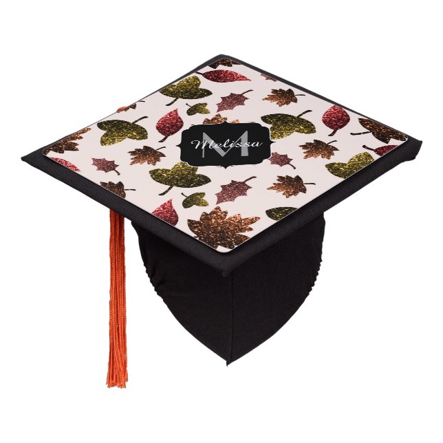 Toque De Diplômé Feuille étincelant automne motif Monogramme (Incliné)