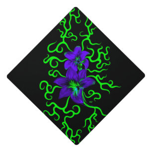 Toque De Diplômé Fleur Lily violette sur noir