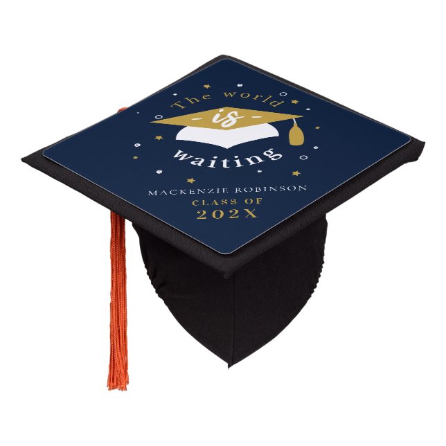 Toque De Diplômé Graduation Marine Blue World attend Grad 2025 (Incliné)