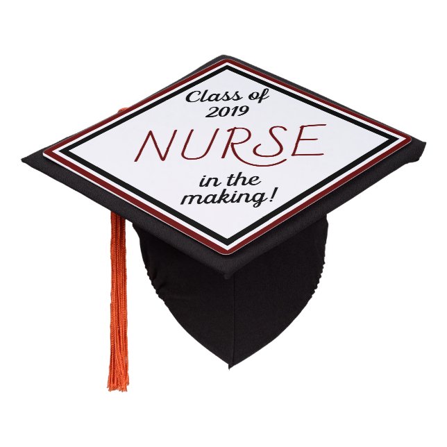 Toque De Diplômé INFIRMIÈRE personnalisée dans la fabrication (Incliné)