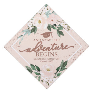 Toque De Diplômé L'aventure commence Blush Floral Bouquet Graduati