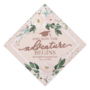 Toque De Diplômé Le bouquet floral rose The Adventure Begins pour l