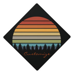 Toque De Diplômé Le soleil rayé multicolore avec des arbres