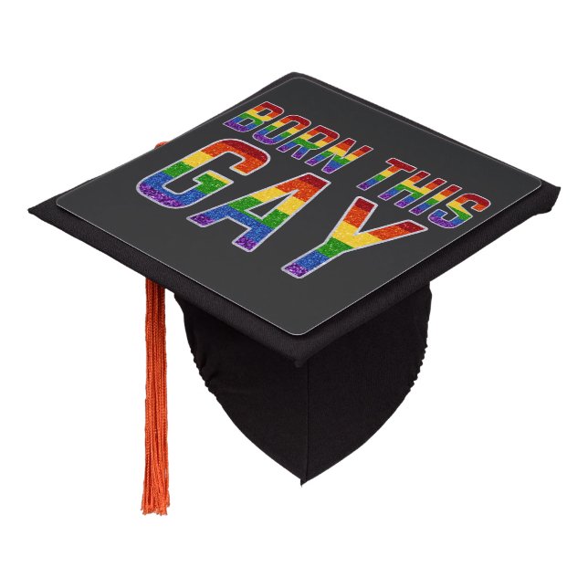 Toque De Diplômé LGBT Rainbow Parties scintillant Né Ce Gay (Incliné)