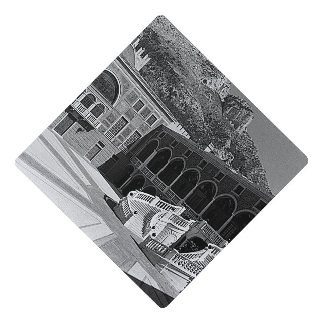 Toque De Diplômé Monaco palace courtyard (Devant)