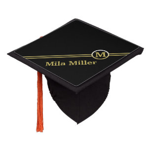 Toque De Diplômé Monogramme or sur arrière - plan noir