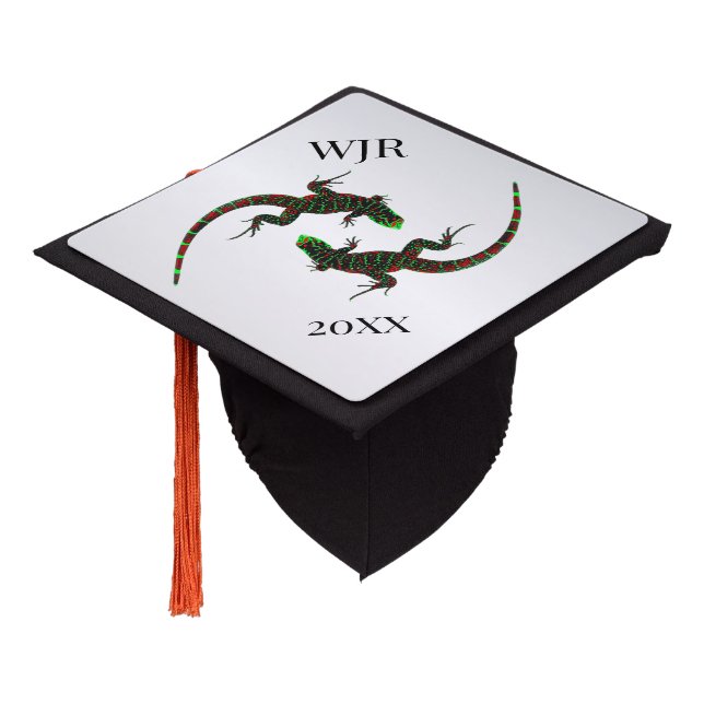 Toque De Diplômé Monogrammes Silver Yin Yang Lizards avec année (Incliné)