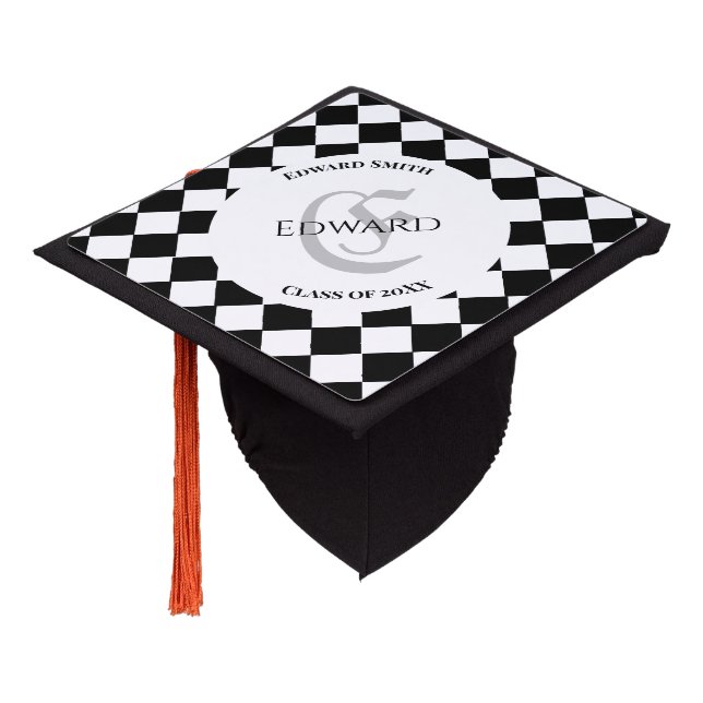 Toque De Diplômé Nom personnalisé du club d'échecs initial (Incliné)