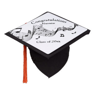 Toque De Diplômé Notes de musique sur le blanc