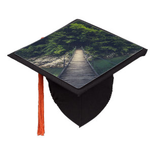 Toque De Diplômé Pont suspendu simple au-dessus de la rivière Idrij