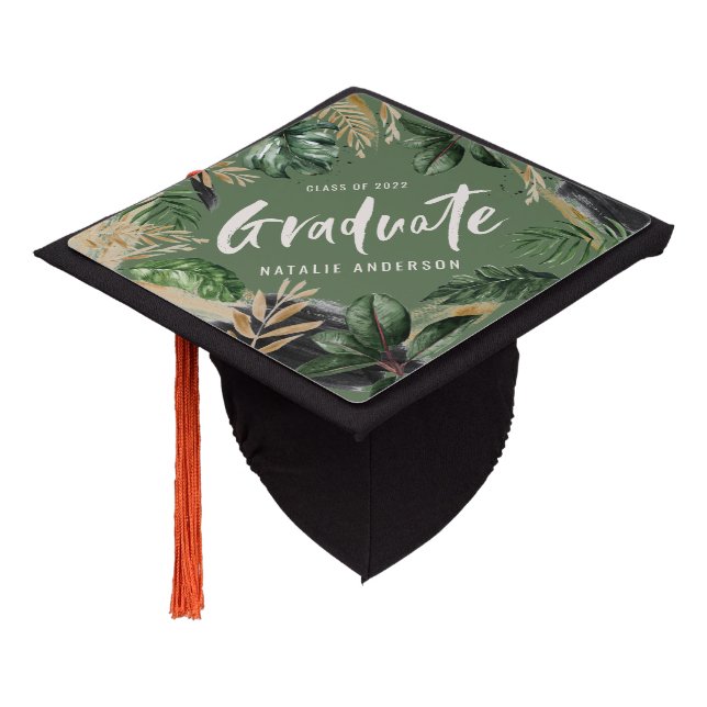 Toque De Diplômé Script de feuillage tropical vert moderne (Incliné)