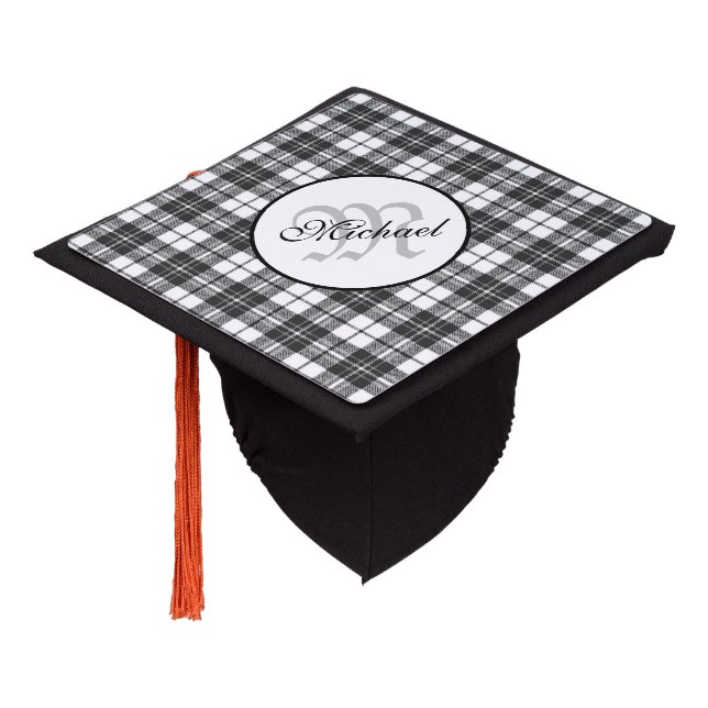 Toque De Diplômé Tartan motif Noël noir blanc Monogramme (Incliné)