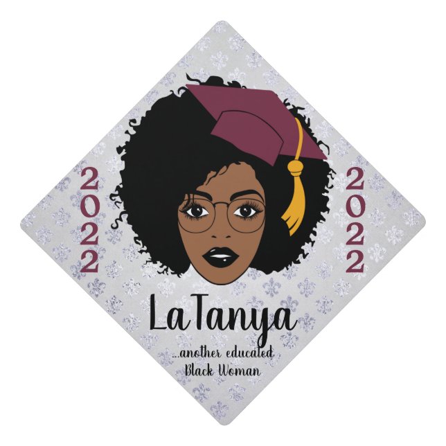 Toque De Diplômé Une autre femme noire éduquée 2022 Nom Graduation  (Devant)