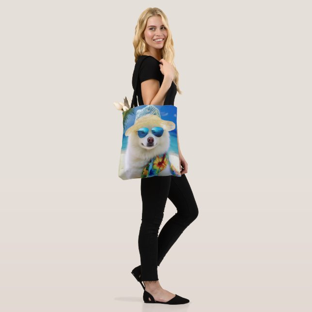 Tote Bag American Eskimo on Beach, cadeau d'été pour amoure (Sur le modèle)