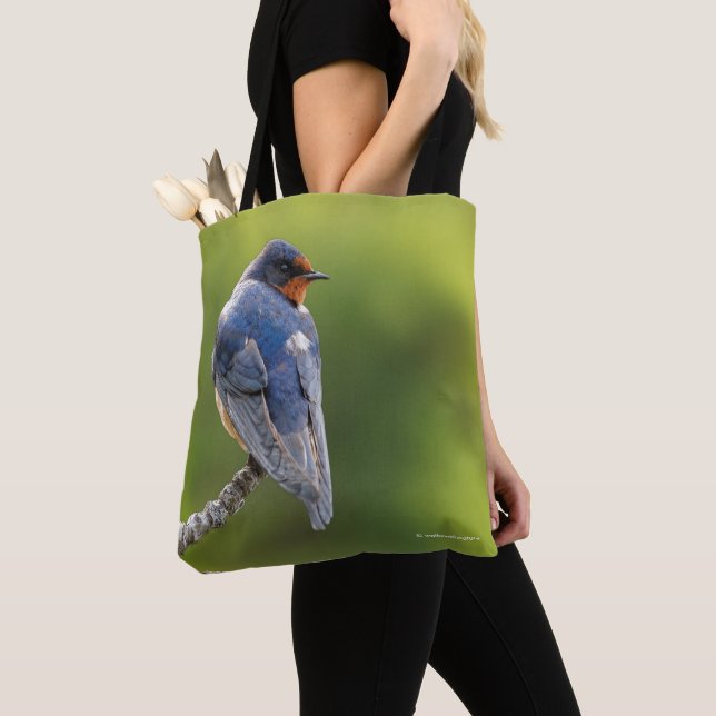Tote Bag Belle hirondelle de grange sur une branche (De près)