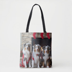 Tote Bag Berger australien près de la cheminée Noël