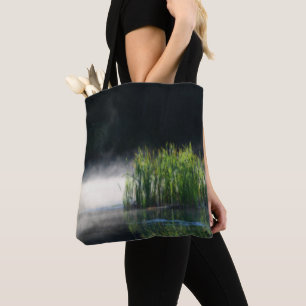 Tote Bag Cattails Dans Le Mist Sur Une Nature Étang