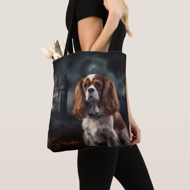 Tote Bag Cavalier King Charles Spaniel Halloween effrayant (De près)