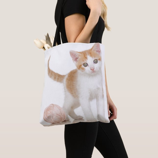 Tote Bag Chaton à côté de boule de ficelle (De près)