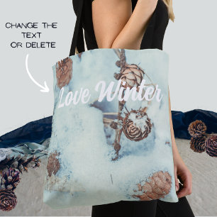 Tote Bag Cônes de mélèze sur la neige bleue fraîche