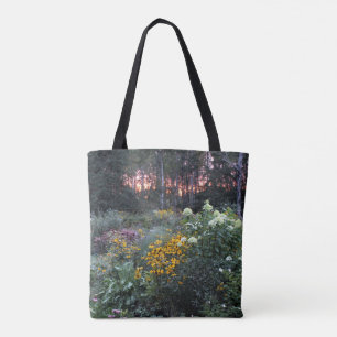 Tote Bag Coucher du soleil ardent dans le jardin de fin de