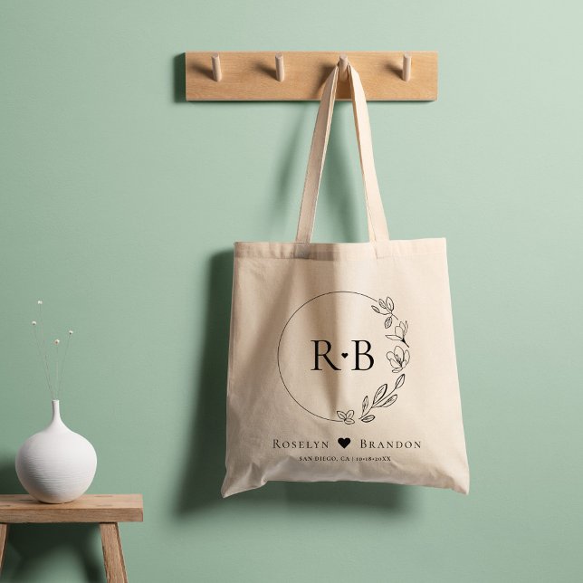 Tote Bag Couronne florale élégante et simple Monogramme de  (Monogram Wedding floral wreath personalized tote bag.)