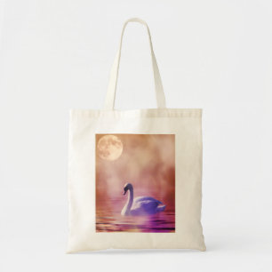 Tote Bag Cygne blanc flottant sur un lac brumeux