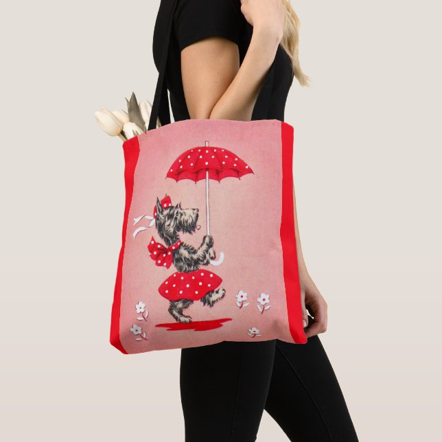 Tote Bag Dames de chien écossaises portant un parapluie (De près)