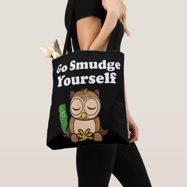 Tote Bag Drôle Spirituel Go Smudge Yourself Owl Méditer (De près)