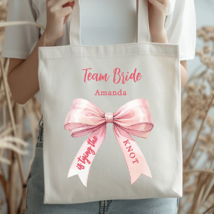 Tote Bag Elle noue le nœud rose Team Mariée