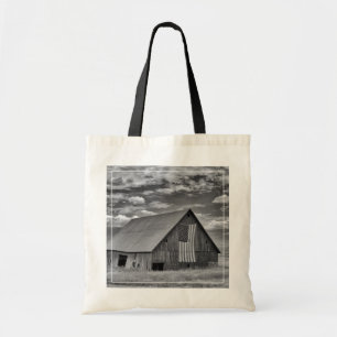 Tote Bag Fermes   BW American Flag Barn Scene