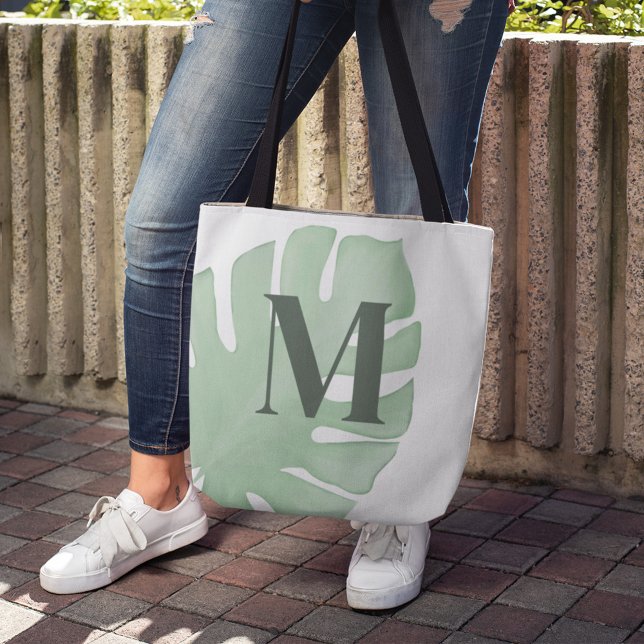 Tote Bag Feuille de palme tropicale verte Monogramme person (Tropical Palm Leaf Monogram Tote Bag.)