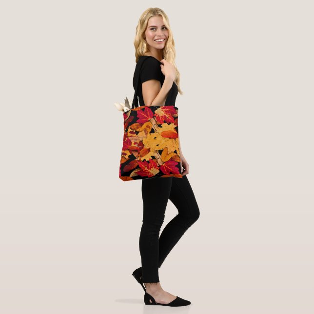 Tote Bag Feuilles d'automne en rouge orange jaune Brown (Sur le modèle)